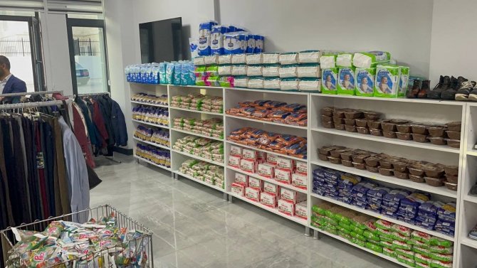 Niğde’de ’Sosyal Market’ Depremzedeler İçin Hizmet Veriyor
