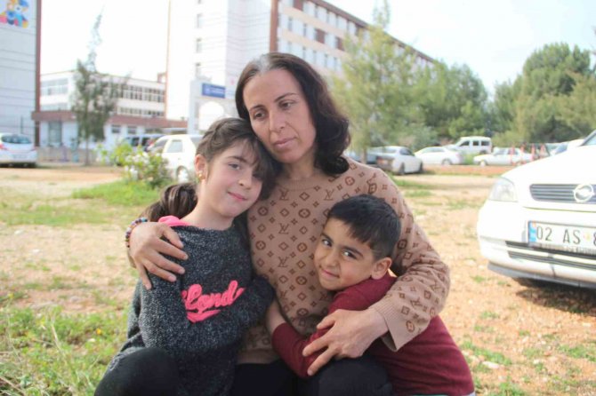 Depremde 3 Kardeşi Ve Annesini Kaybetti, Göz Pınarları Kurudu