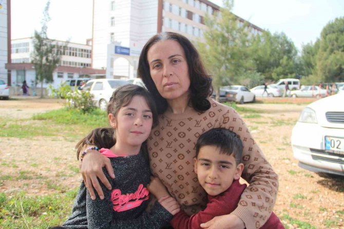 Depremde 3 Kardeşi Ve Annesini Kaybetti, Göz Pınarları Kurudu