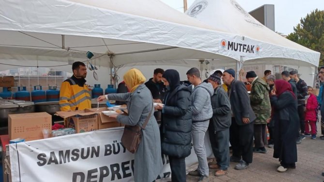 365 Bin Afetzede Samsun Büyükşehir’in Yemek Çadırından Faydalandı