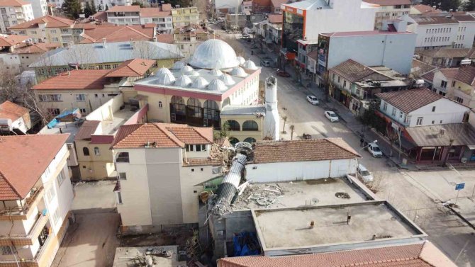Cami Minaresi Apartmanı İkiye Böldü