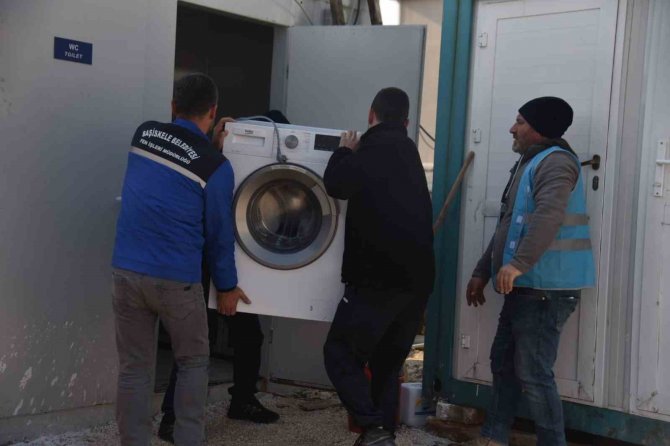 Hatay’da Çadırkente 40 Çamaşır Makinesi Başiskele’den