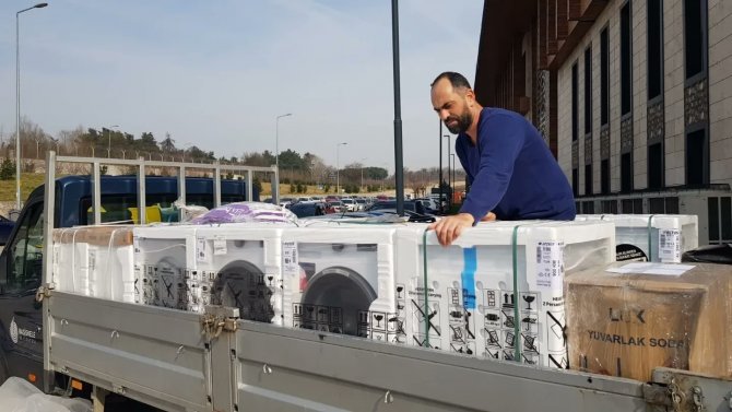 Hatay’da Çadırkente 40 Çamaşır Makinesi Başiskele’den