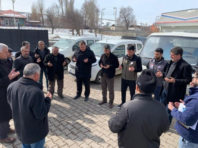 Kars’tan Deprem Bölgesine Yardımlar Sürüyor
