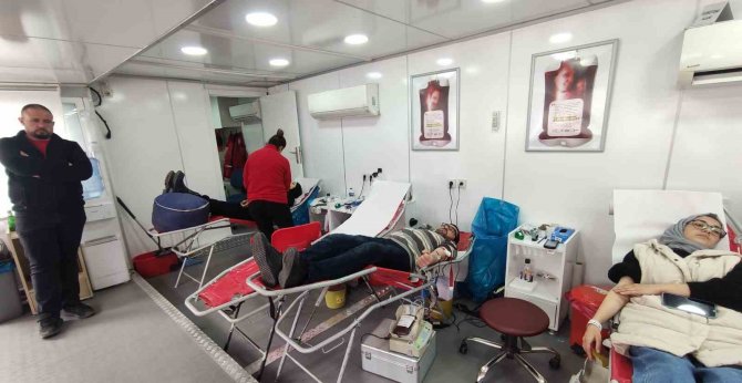 Tosya’da Depremzedeler İçin 450 Ünite Kan Bağışı Yapıldı
