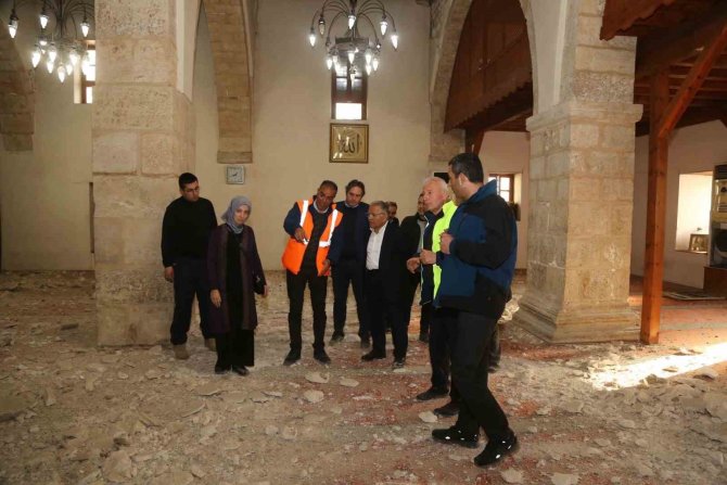 Başkan Büyükkılıç, Konteyner Kent’te Depremzedelerle Bir Araya Geldi