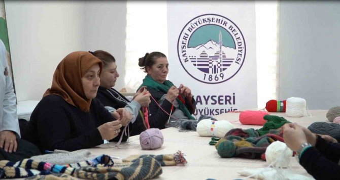 Kayseri Büyükşehir ‘İyilik’ Örüyor, Depremzedeler Isınıyor