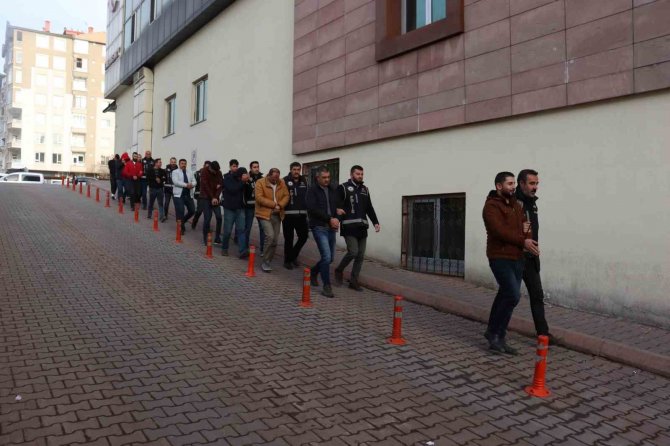 Eş Zamanlı 15 Adrese ‘Kaçakçılık’ Operasyonu: 10 Gözaltı