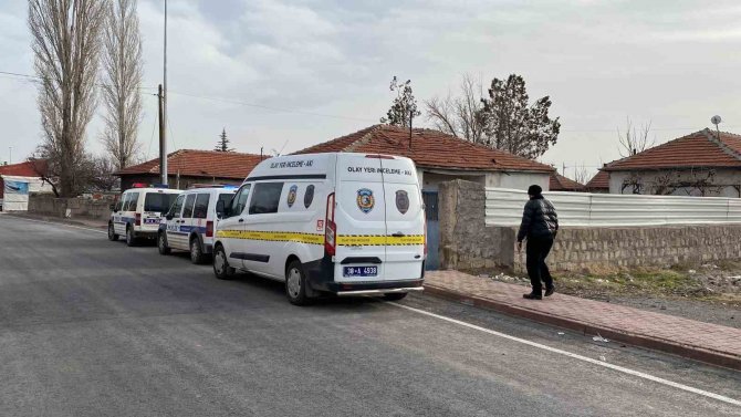 3 Yaşındaki Bebek Beşiğinde Ölü Bulundu