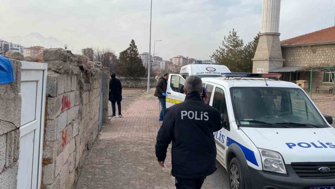 3 Yaşındaki Bebek Beşiğinde Ölü Bulundu