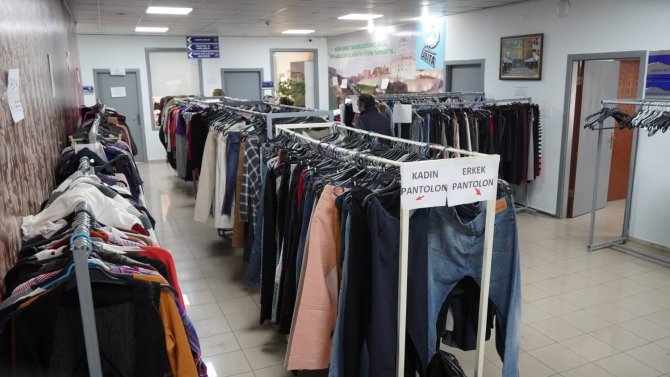 Keçiören Belediyesi Depremzedelerin Kıyafet Taleplerini Karşılıyor