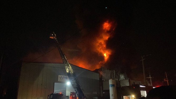 Kocaeli’de Fabrika Yangını