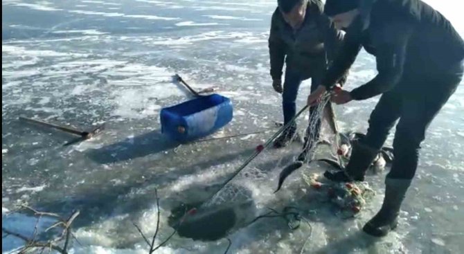 Kars’ta Balıkçıların Eskimo Usulü Balık Avı Kamerada