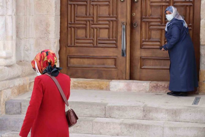 Tarihe Tanıklık Eden Medrese Görüntüsü İle Hayran Bırakıyor