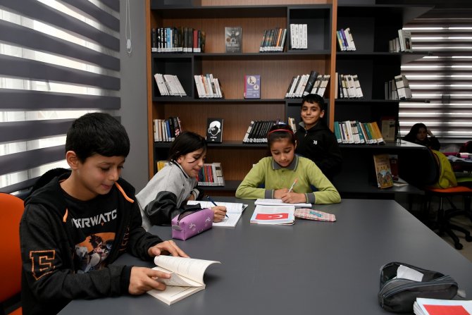 İ̇kiçeşmelik Mahallesi Kütüphanesine Kavuştu