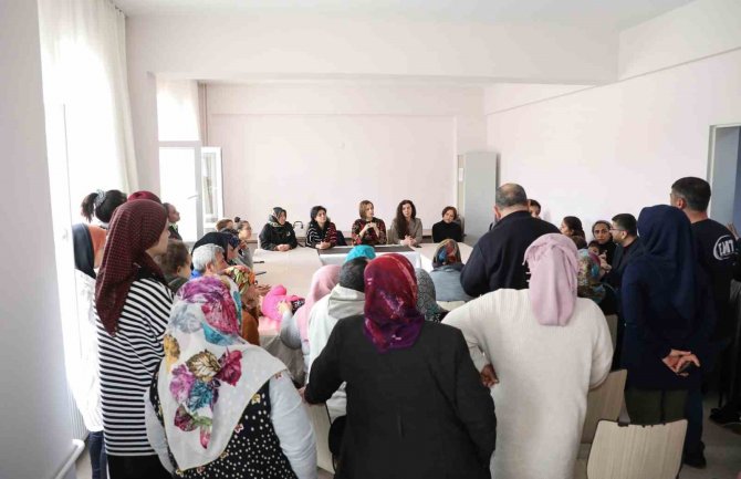 Kütahya’da Misafir Edilen Depremzedelerle Bir Araya Geldi