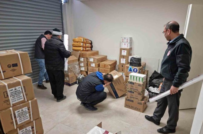 Kütahya’dan Deprem Bölgesine Veteriner İlaçları İle Köpek Maması Gönderildi