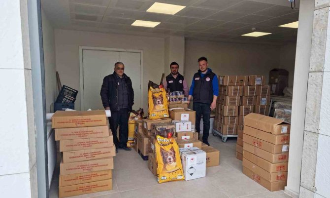 Kütahya’dan Deprem Bölgesine Veteriner İlaçları İle Köpek Maması Gönderildi
