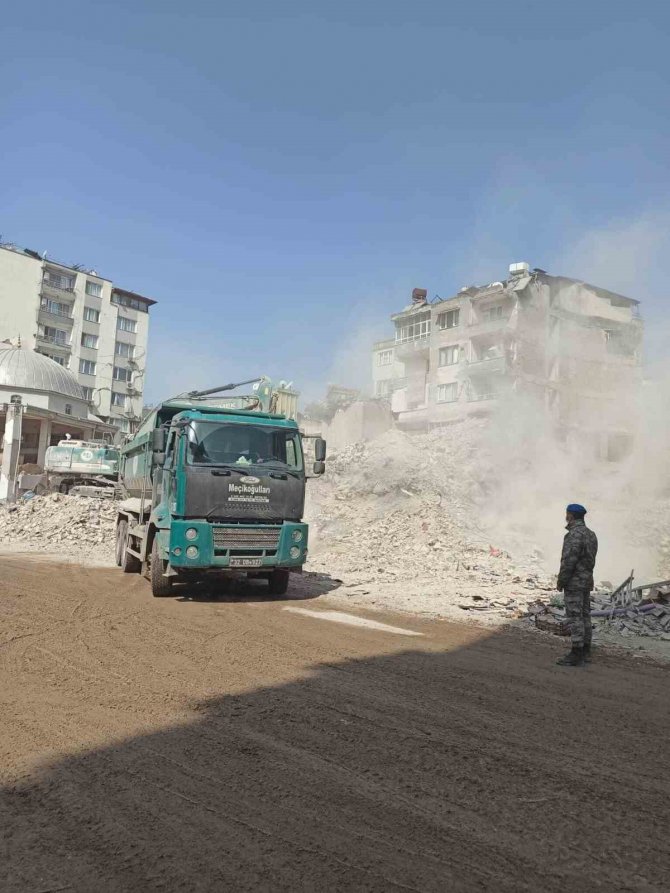 Mehmetçik Deprem Bölgesinde Çalışmalarını Sürdürüyor