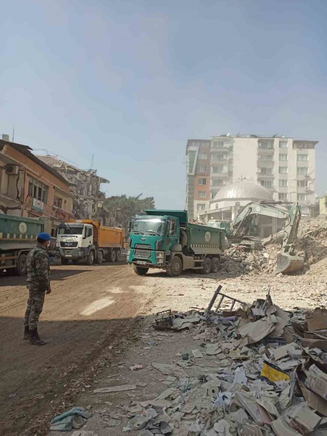 Mehmetçik Deprem Bölgesinde Çalışmalarını Sürdürüyor