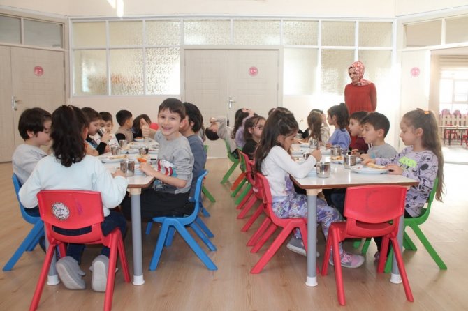 Minikler Ücretsiz Yemekle Buluştu