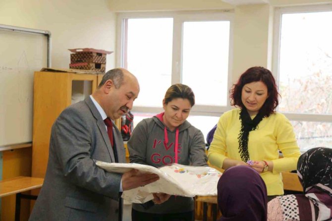 Müdür Başyiğit, İğne Oyalarını İnceledi