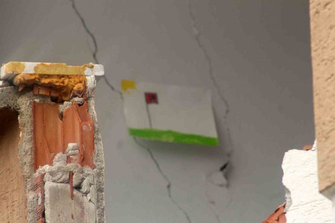 Muhtar Mahallesini Vatandaşlarla Yeniden İnşa Ediyor