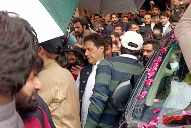 Pakistan’ın Eski Başbakanı Khan İçin Tutuklama Emri Çıkarıldı