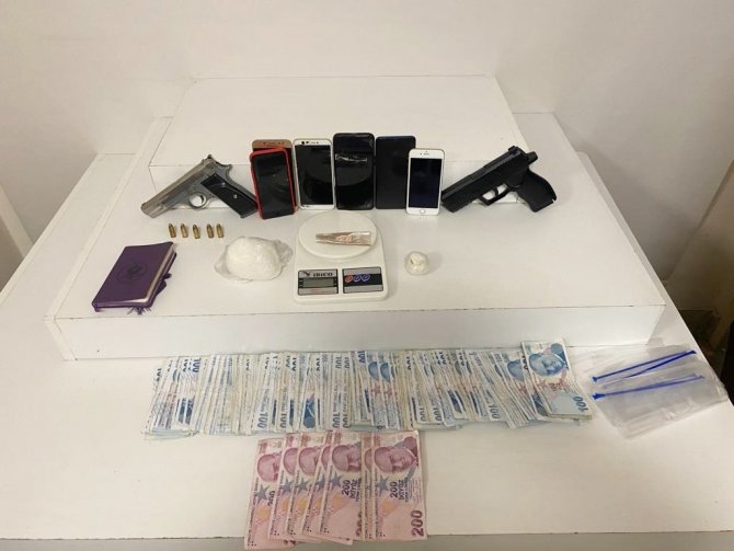 Pendik’te 3 Adrese Yapılan Uyuşturucu Operasyonlarında 7 Kişi Yakalandı