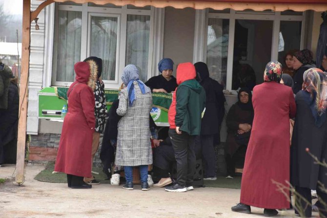 Pompalı Tüfekle Vurularak Öldürülen Genç Son Yolculuğuna Uğurlandı