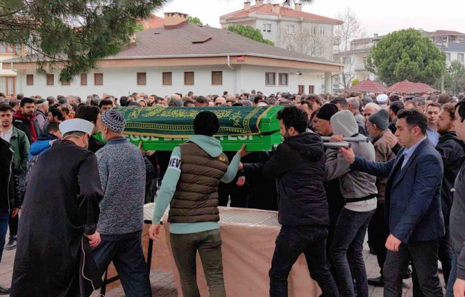 Pencereden Düşerek Ölen Genç Toprağa Verildi