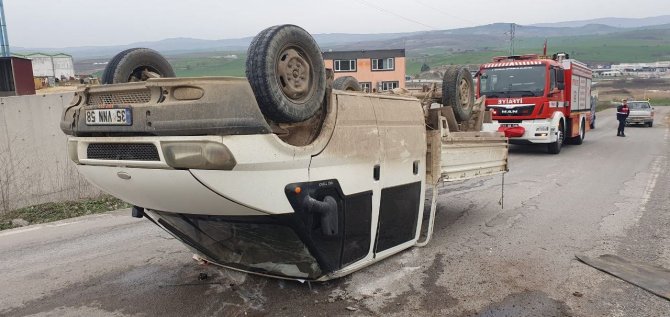 Susurluk’ta Takla Atan Kamyonet Sürücüsü Yaralandı