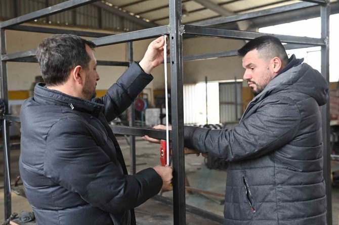 Tekirdağ’da Depremzedeler İçin Mobil Enerji Ve İletişim Aracı Üretildi