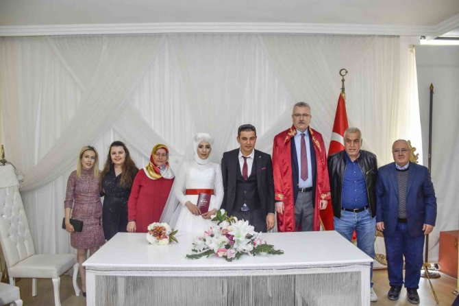 Depremzede Çift Karacabey’de Dünyaevine Girdi