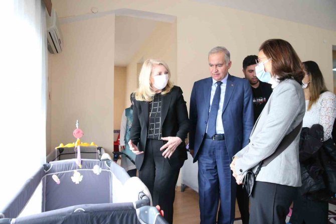 Uni̇cef Genel Direktörü Catherine Russell Depremzede Çocukları Ziyaret Etti
