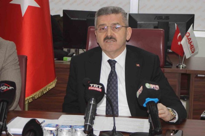 Hatay’a Giden Vali Ergün, Uşaklıların Duasını İstedi