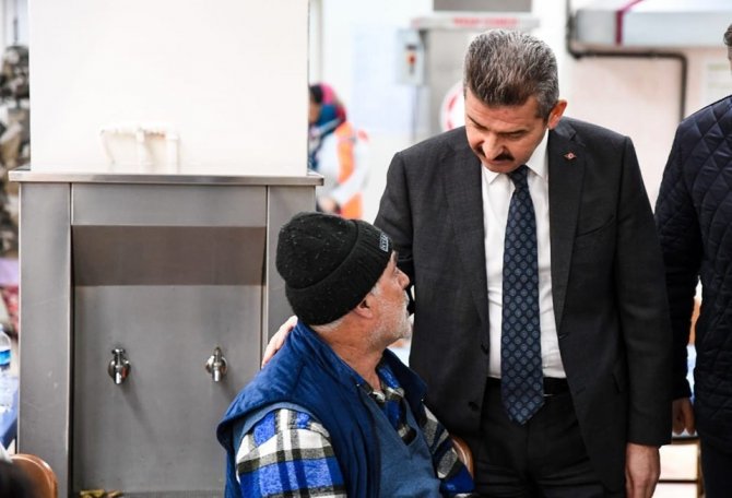 Hatay’a Giden Vali Ergün, Uşaklıların Duasını İstedi