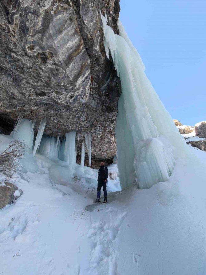 Donan Sütun Şelalesi Hayran Bıraktı