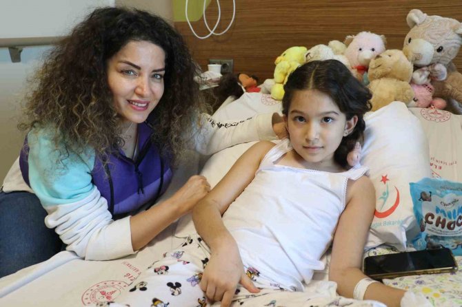 Depremin Simgesi Yağmur’un En Büyük Hayali Gerçekleşti, Sanatçı Deniz Toprak İle Düet Yaptı