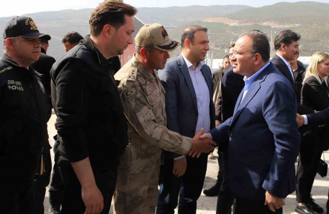 Bakan Bozdağ: ’’İ̇slahiye’deki Adalet Hizmetlerinde Sorun Yok’’