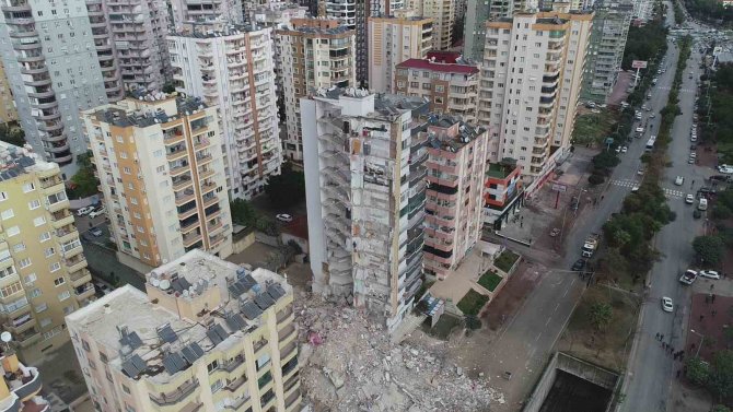 Adana’da 200 Bina Ağır Hasarlı