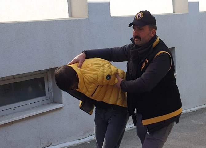 Depremzedeyi Çaldığı Konteyneri Satarak Dolandırdı