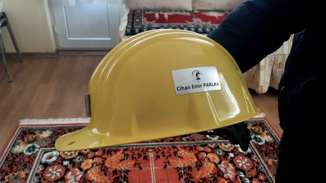 Cihan’dan Geriye İmzalı Formalar Ve Madencilerin Hediyesi Baret Kaldı