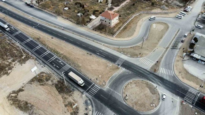 Bolvadin’deki Bu Kavşak Kazaya Davetiye Çıkartıyor