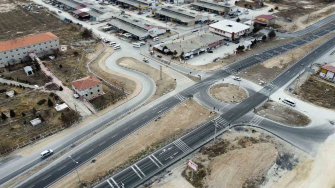 Bolvadin’deki Bu Kavşak Kazaya Davetiye Çıkartıyor