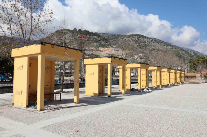 Finike Cumhuriyet Meydanı Projesi’nin Yüzde 70’i Tamamlandı