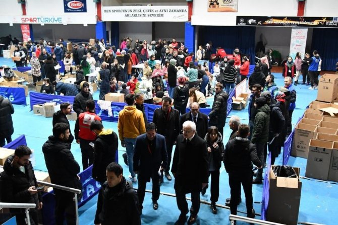 Bolu’dan Deprem Bölgelerine 555 Araç Yardım Gönderildi