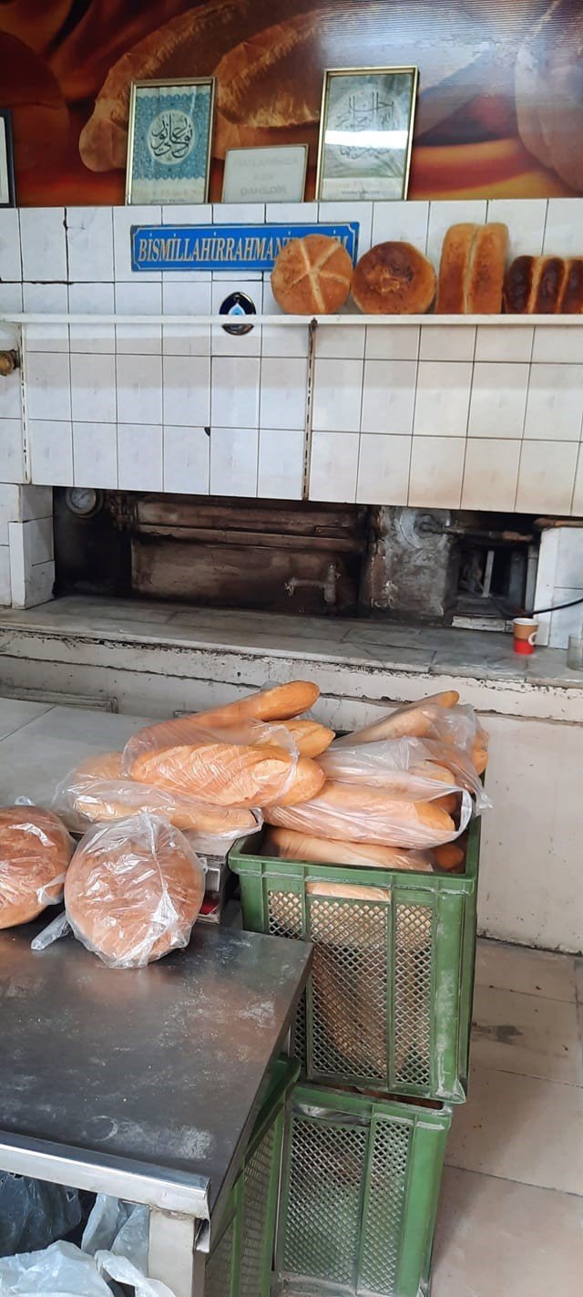Nazilli’de Hayırsever Vatandaştan Depremzedelere Ekmek Desteği
