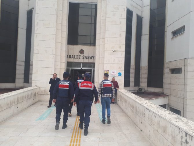 Ev Soyan 3 Şüpheli Jandarmadan Kaçamadı