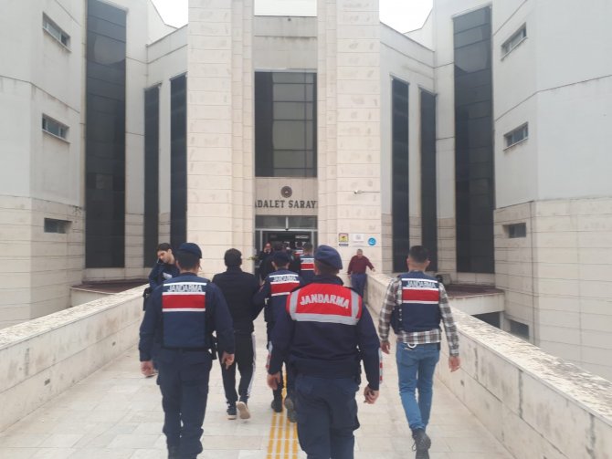 Ev Soyan 3 Şüpheli Jandarmadan Kaçamadı